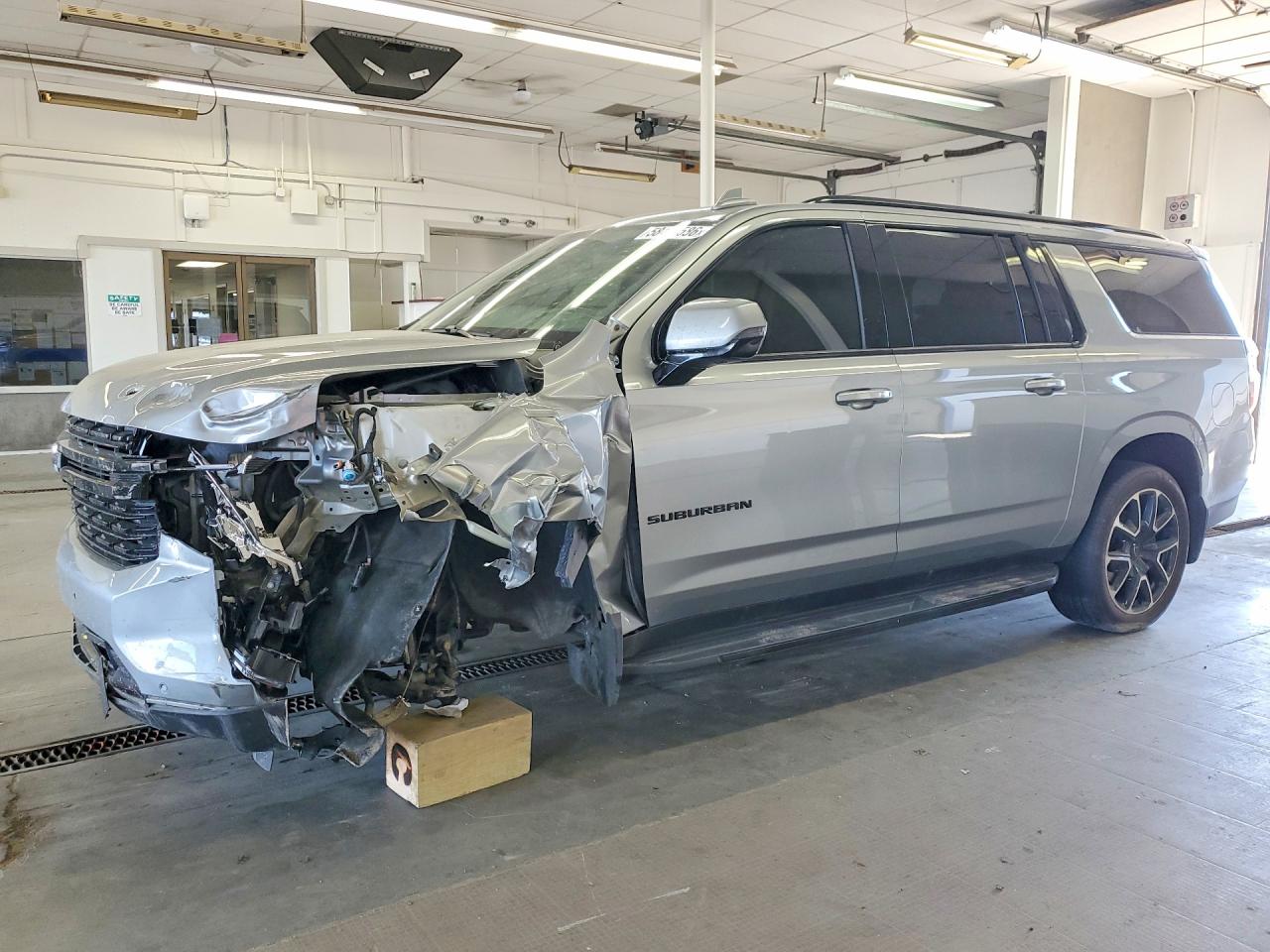 2024 Chevrolet Suburban RST, VIN 1GNSKEKT0RR134501 — Front end