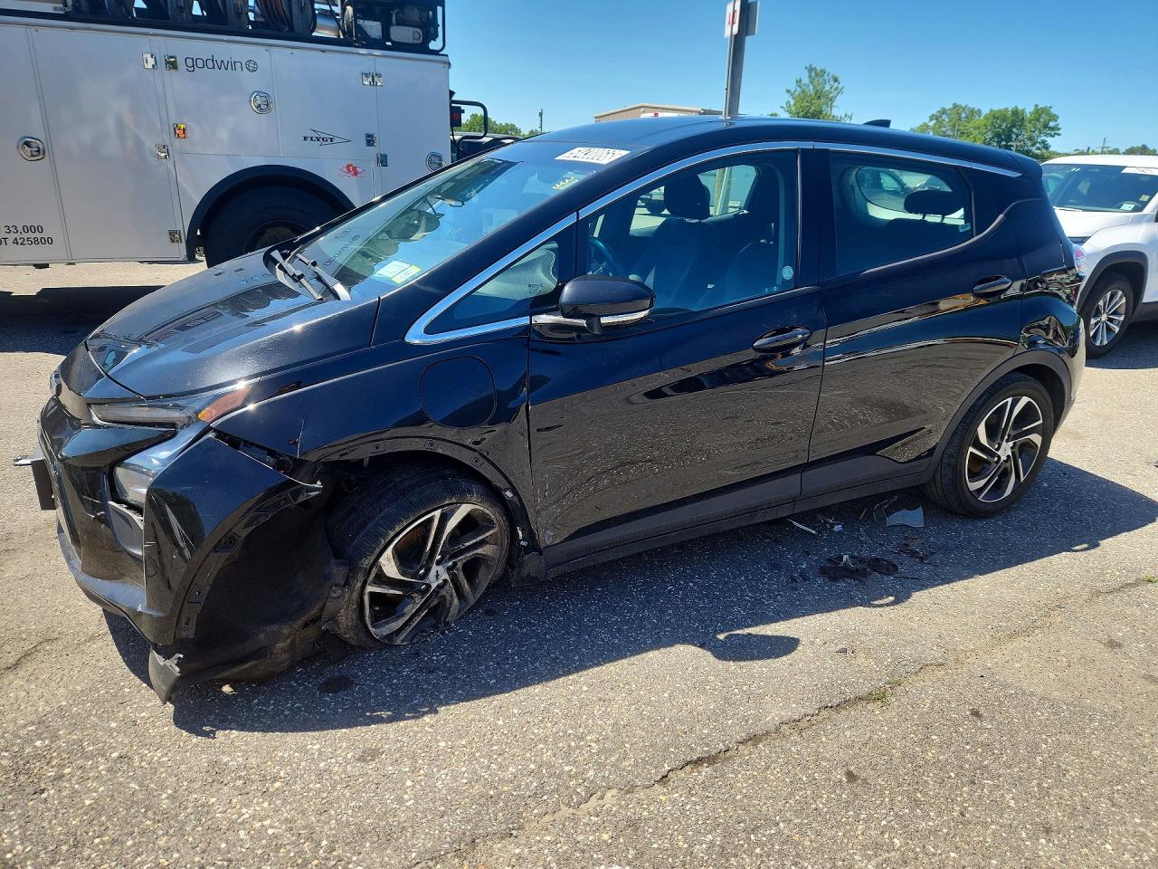 2023 Chevrolet Bolt EV 2LT, VIN 1G1FX6S07P4162595 — Undercarriage