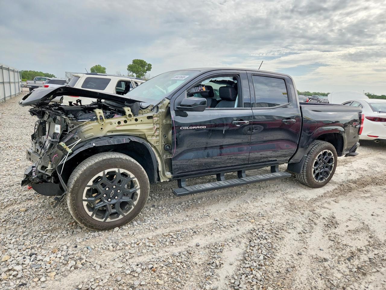 2026 Chevrolet Colorado 4WD Z71, VIN 1GCPTDEK7T1194080 — Front end