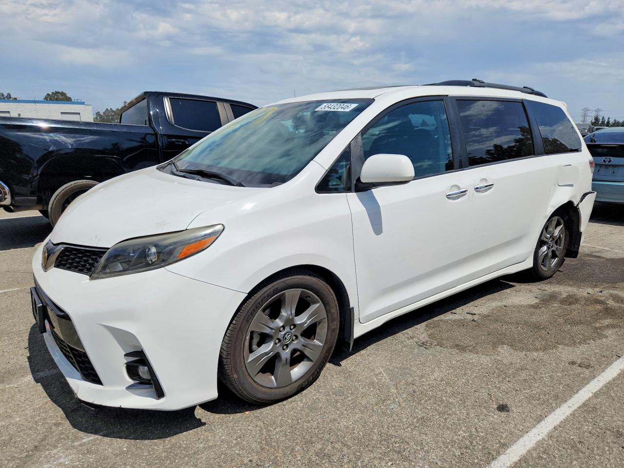 2018 Toyota Sienna SE Premium, VIN 5TDXZ3DC0JS921918 — Rear end