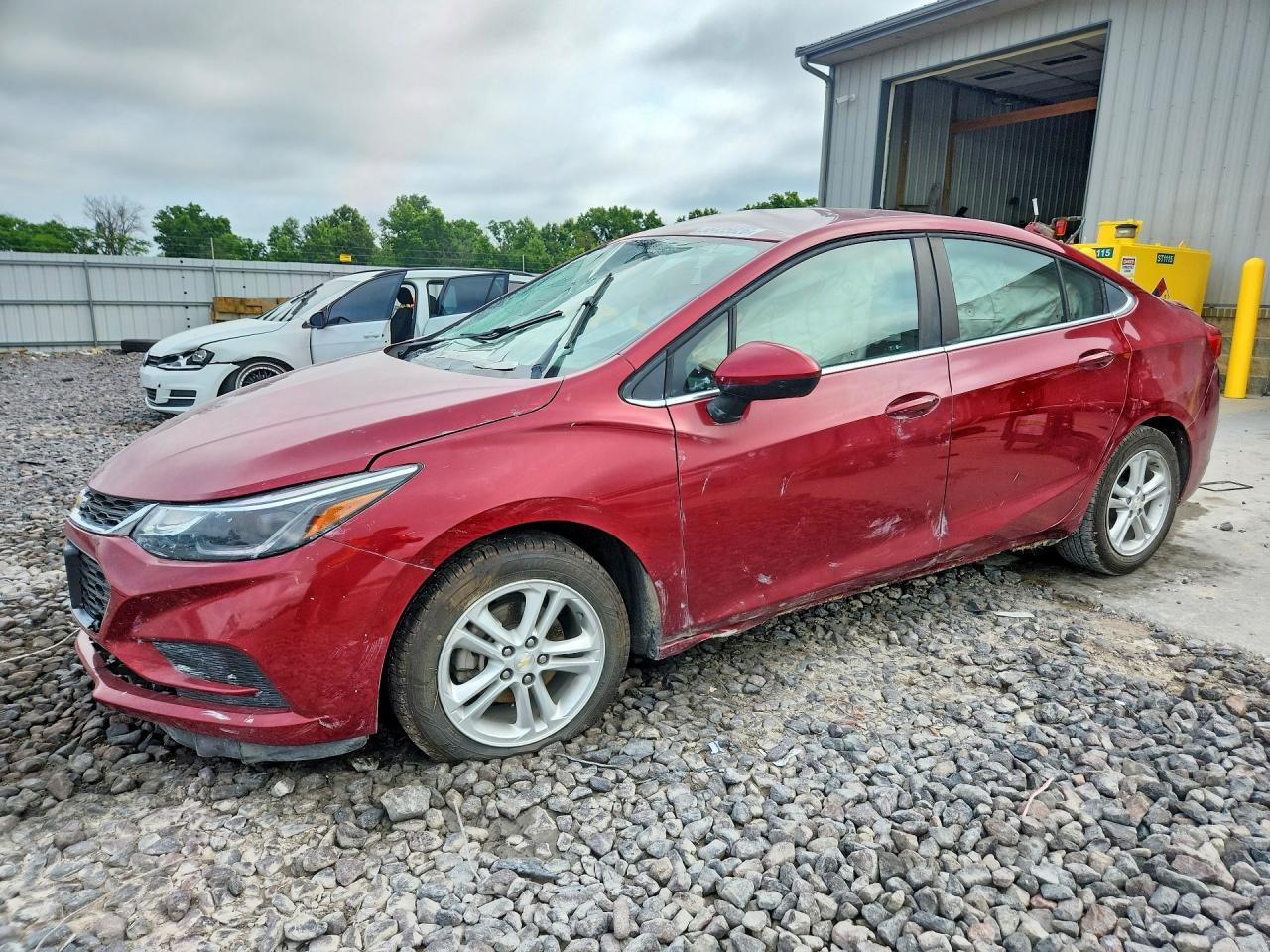 2018 Chevrolet Cruze LT, VIN 1G1BE5SM9J7230841 — Side