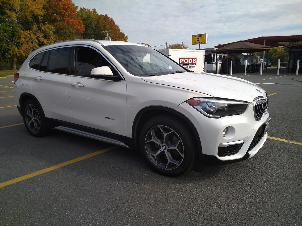 2016 BMW X1 xDrive28i, VIN WBXHT3C3XGP880243 — Фото с аукциона