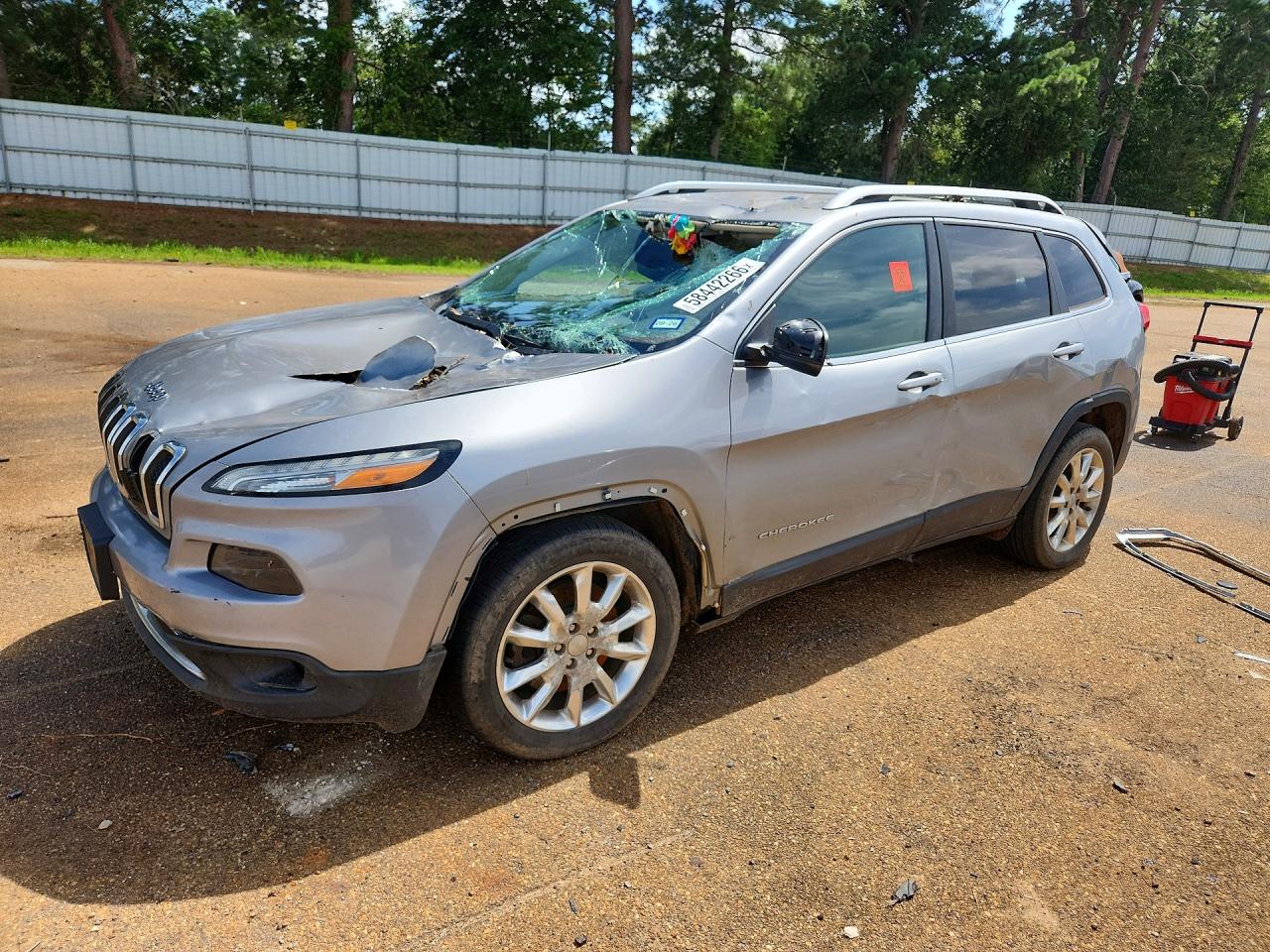 2015 Jeep Cherokee Limited, VIN 1C4PJLDB9FW656809 — Roof
