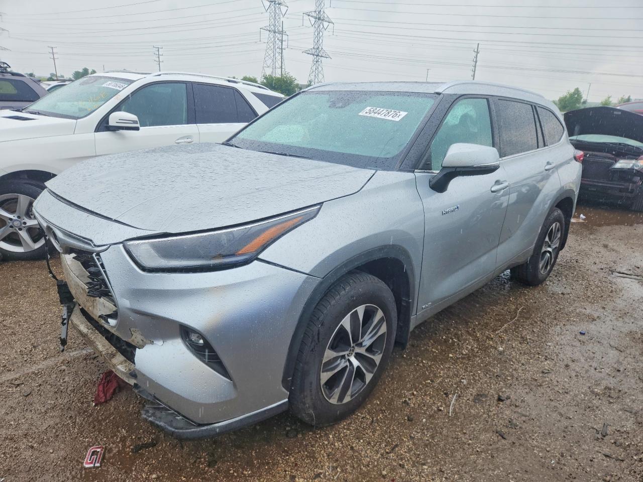 2021 Toyota Highlander Hybrid XLE, VIN 5TDGBRCH1MS534044 — Front end