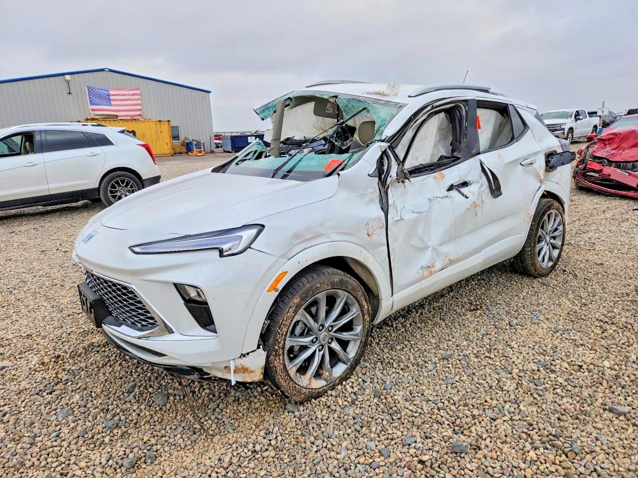 2025 Buick Encore GX Avenir, VIN KL4AMFSL0SB093638 — Roof