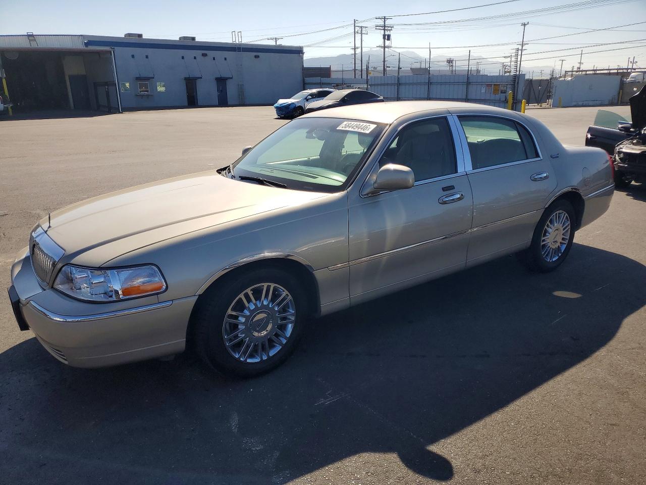 2010 Lincoln Town Car Signature Limited, VIN 2LNBL8CV6AX623823 — Мелкие вмятины и царапины
