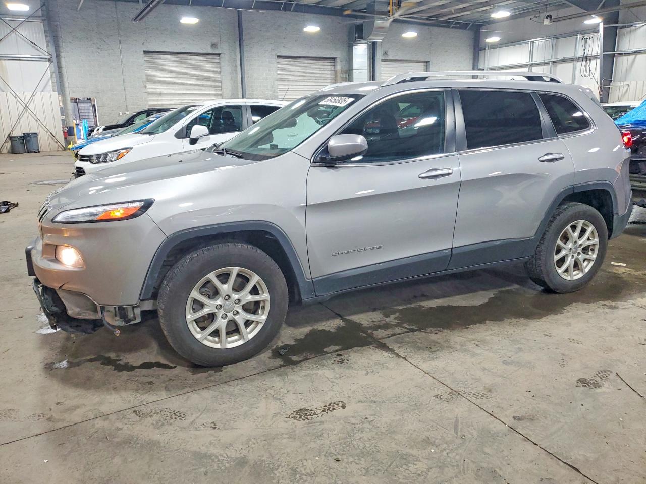 2015 Jeep Cherokee Latitude, VIN 1C4PJMCS9FW634848 — Перед