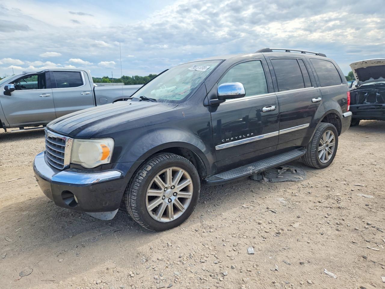 2007 Chrysler Aspen Limited, VIN 1A8HW58277F529966 — Rear end
