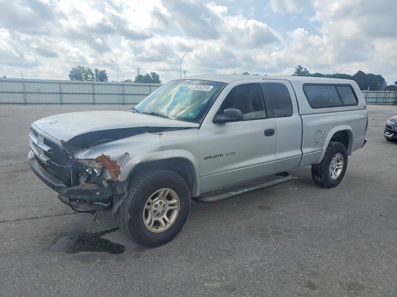 2002 Dodge Dakota Sport, VIN 1B7GG32N32S522665 — Front end