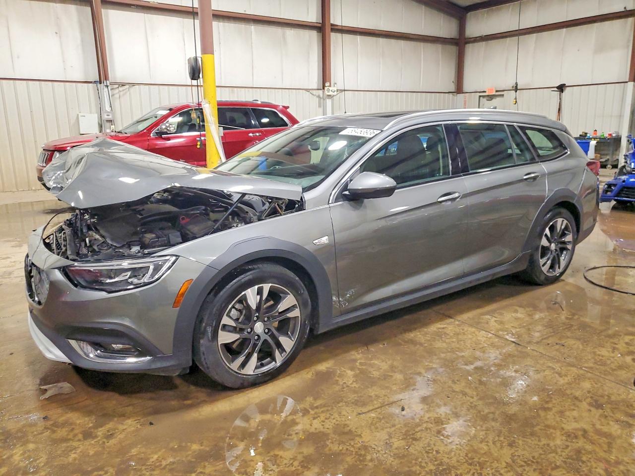 2018 Buick Regal Essence, VIN W04GV8SX9J1110768 — Front end