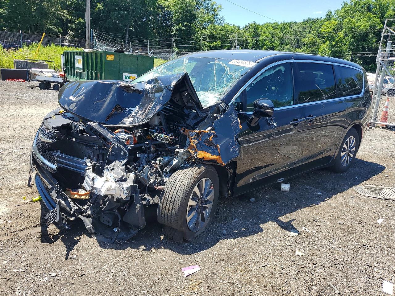 2025 Chrysler Pacifica Hybrid Select, VIN 2C4RC1S75SR573922 — Front end