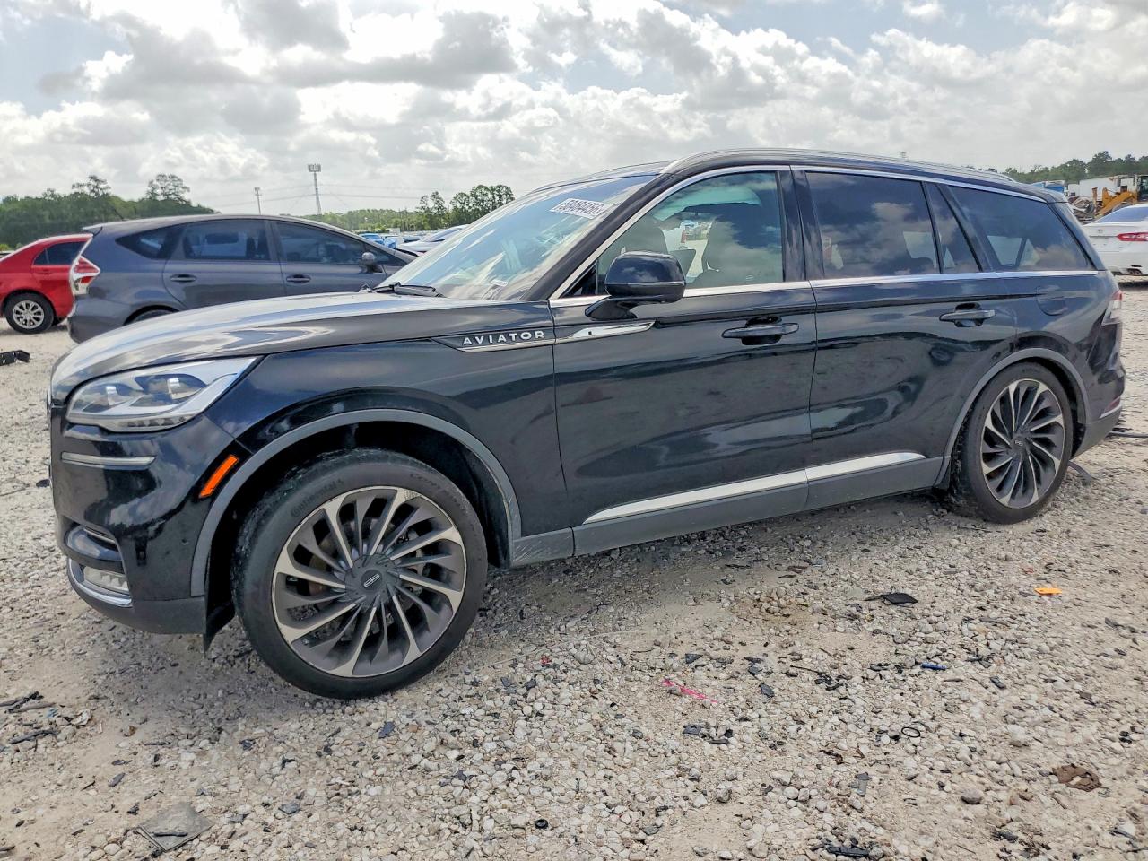 2020 Lincoln Aviator Reserve, VIN 5LM5J7XC2LGL10392 — Бок