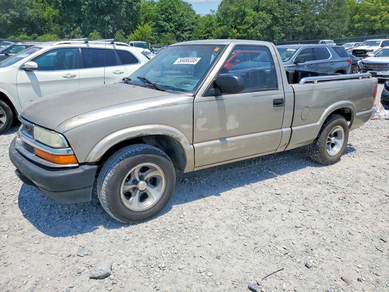 2002 Chevrolet S-10 LS, VIN 1GCCS145628258109 — Rear end