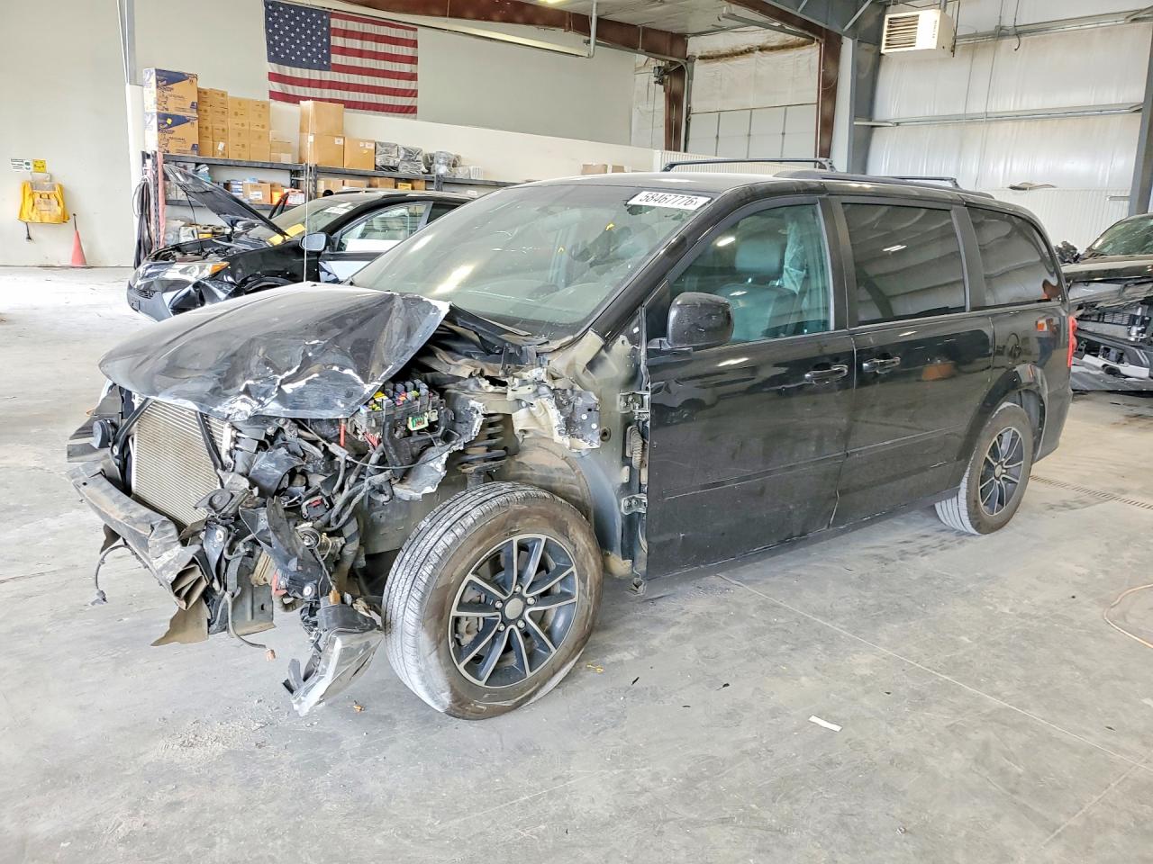 2016 Dodge Grand Caravan R/T, VIN 2C4RDGEG9GR312621 — Перед