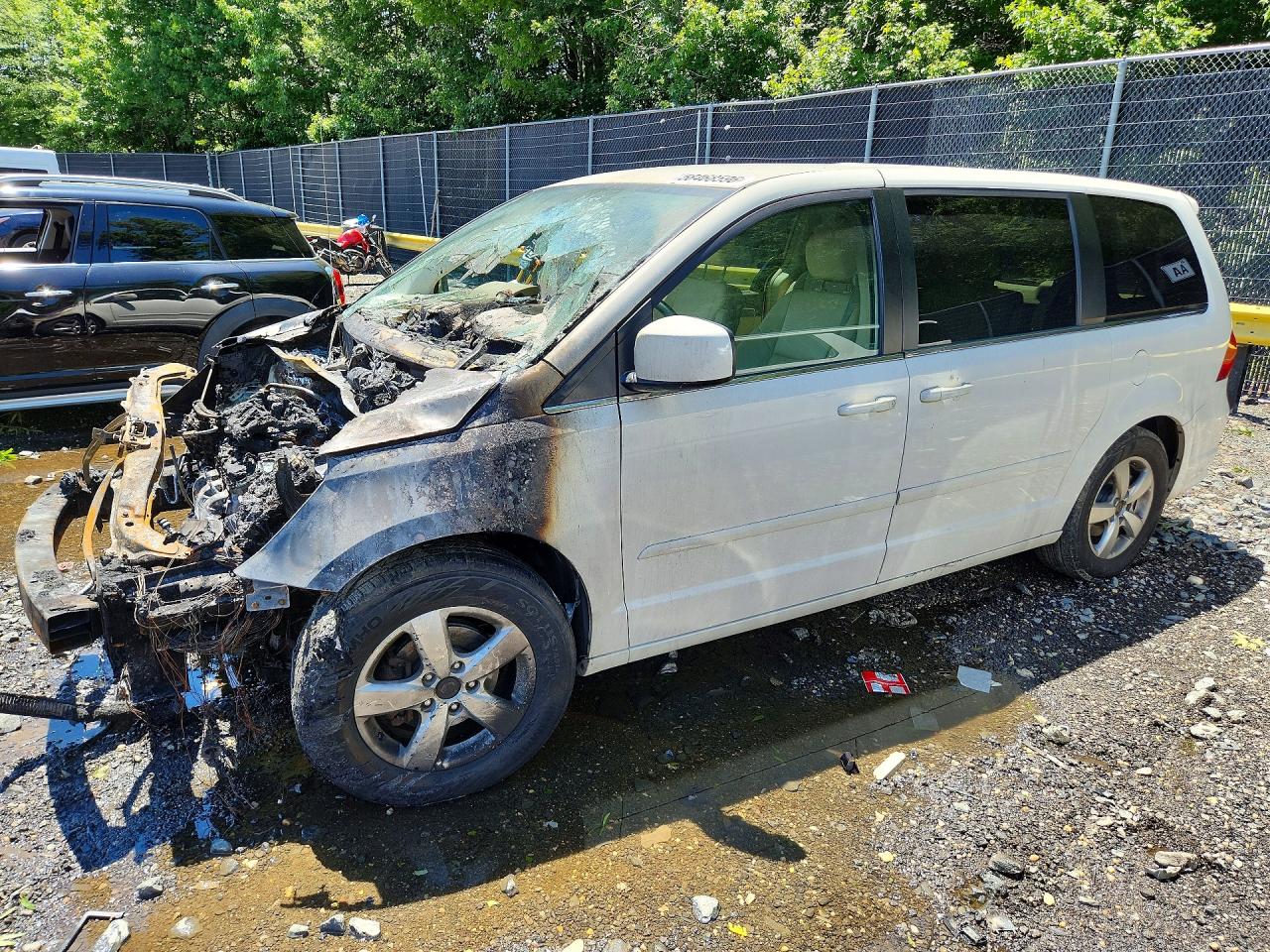 2010 Volkswagen Routan SE, VIN 2V4RW3D14AR158896 — Engine fire
