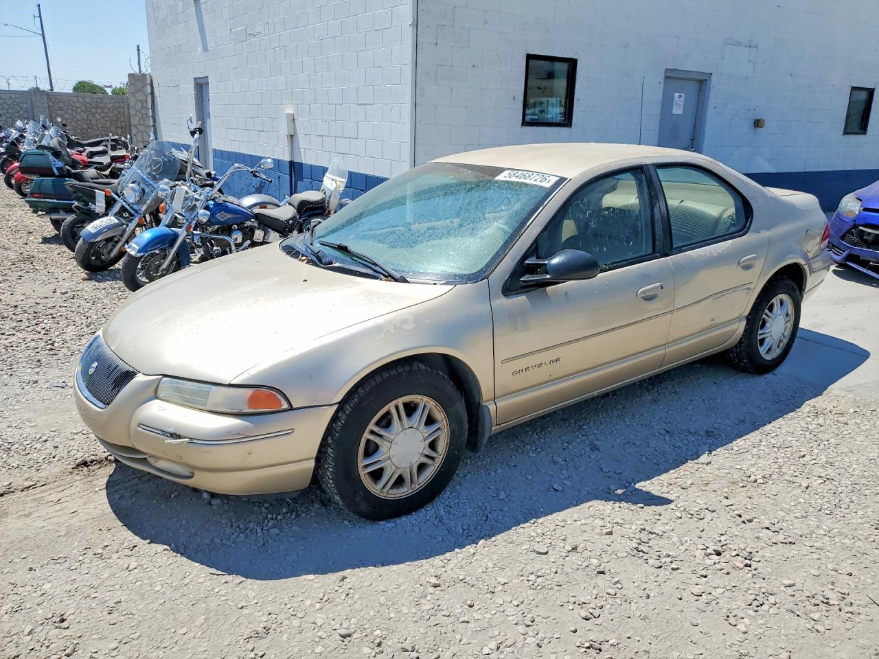 1998 Chrysler Cirrus LXi, VIN 1C3EJ56H4WN331631 — Side