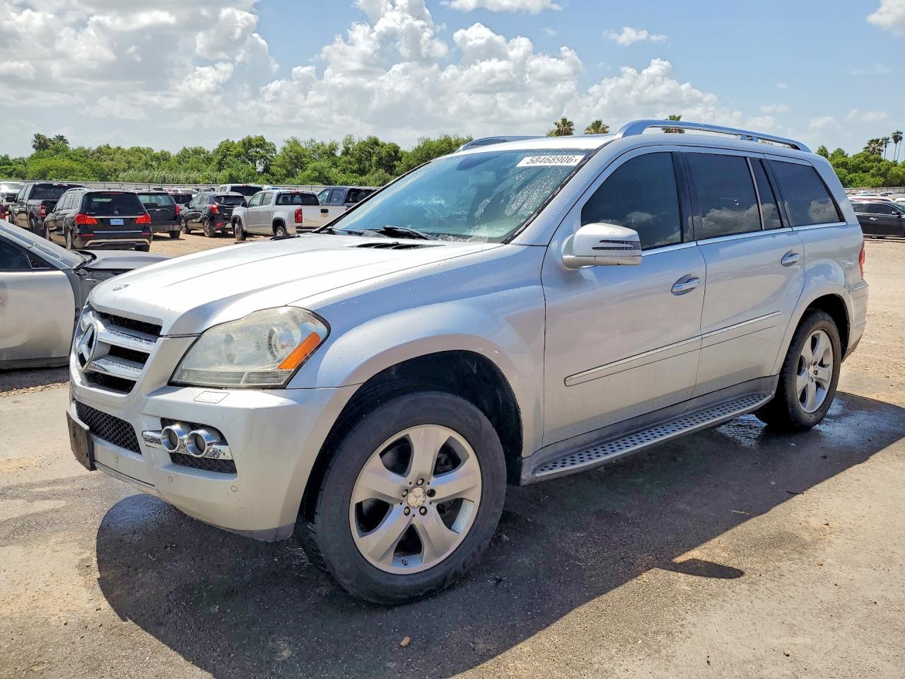 2011 Mercedes-Benz GL 450, VIN 4JGBF7BE4BA755203 — Minor dents and scratches