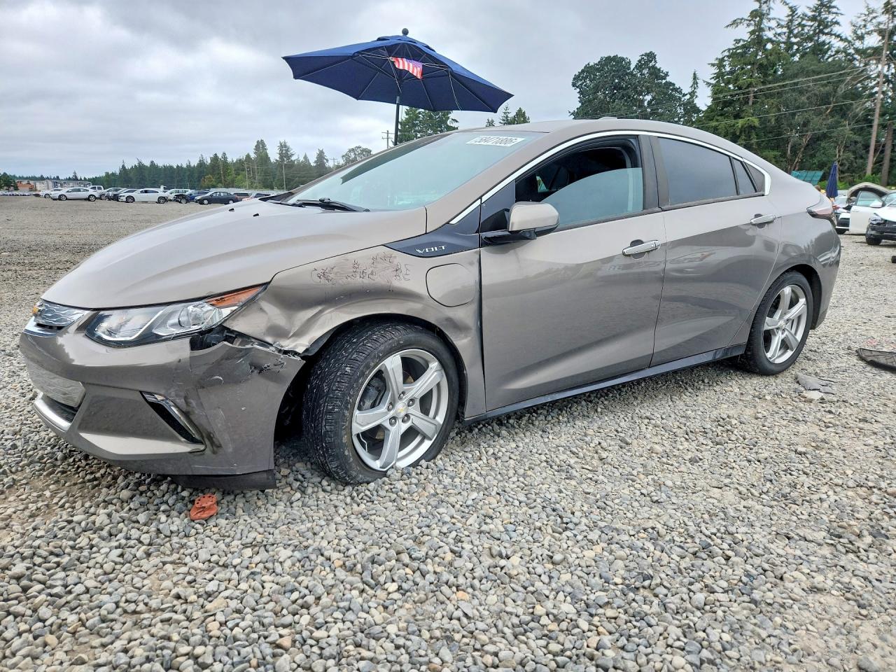 2017 Chevrolet Volt LT, VIN 1G1RC6S54HU151639 — Front end