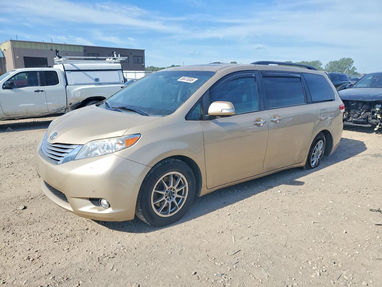 2014 Toyota Sienna XLE, VIN 5TDYK3DC3ES464505 — Rear end