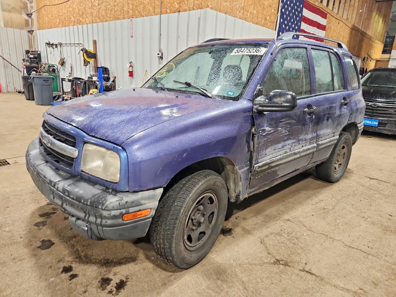1999 Chevrolet Tracker, VIN 2CNBJ13C0X6932410 — Side