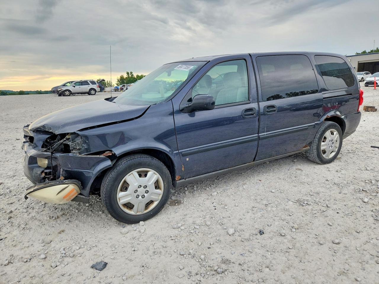 2008 Chevrolet Uplander LS, VIN 1GNDV23WX8D184535 — Front end