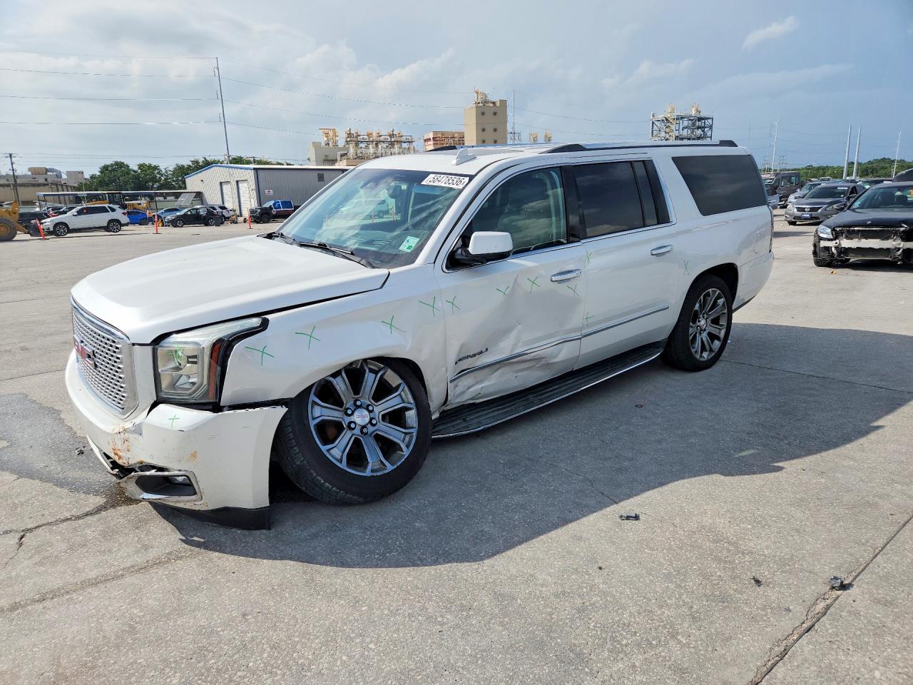 2016 GMC Yukon XL Denali, VIN 1GKS1HKJ0GR249595 — Front end
