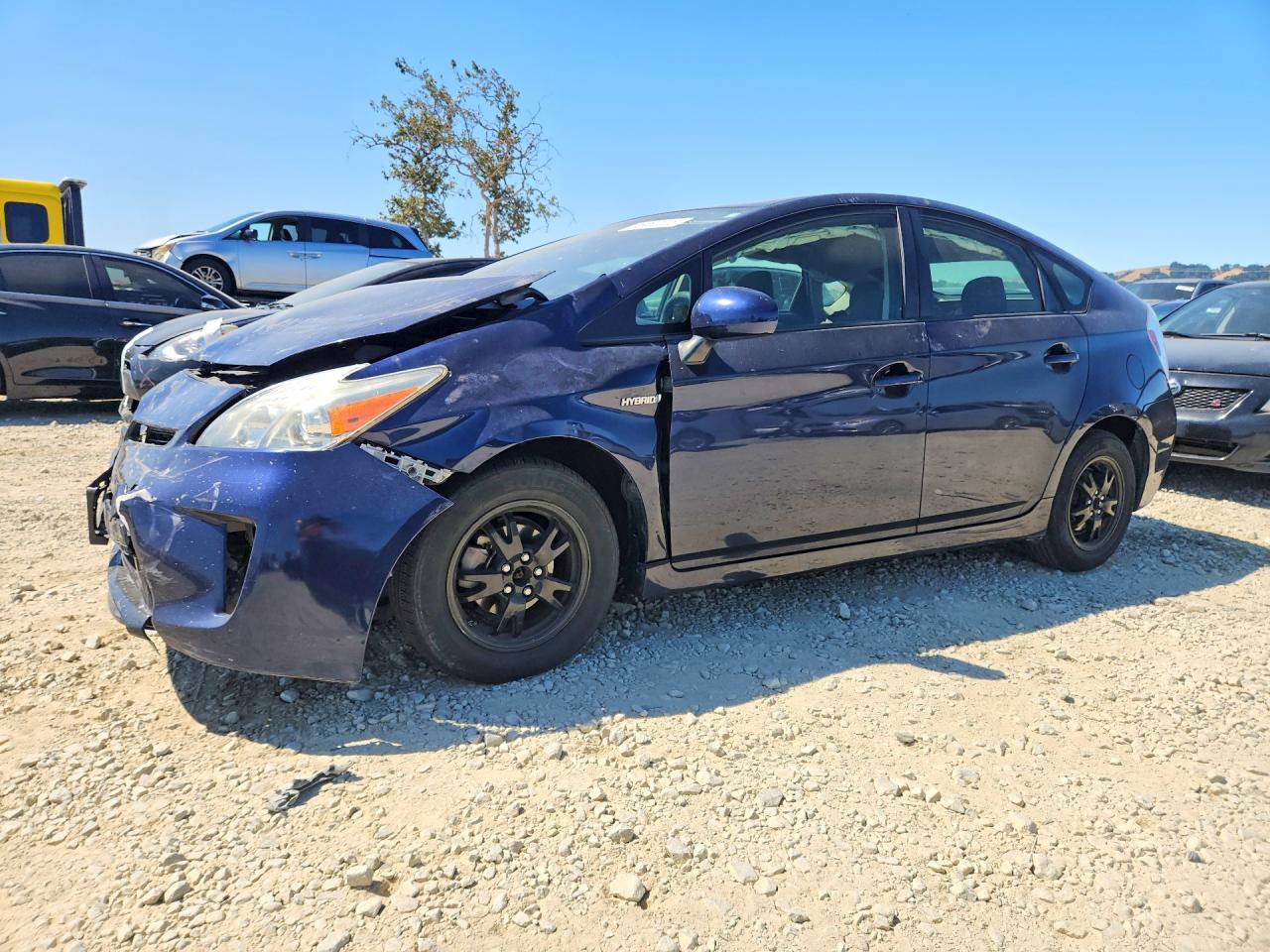 2015 Toyota Prius Two, VIN JTDKN3DU8F0462954 — Front end