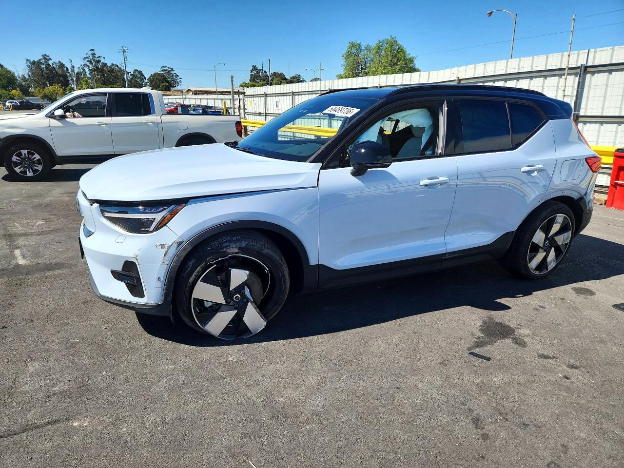 2025 Volvo XC40 Ultra, VIN YV4ER3HL0S2595254 — Front end