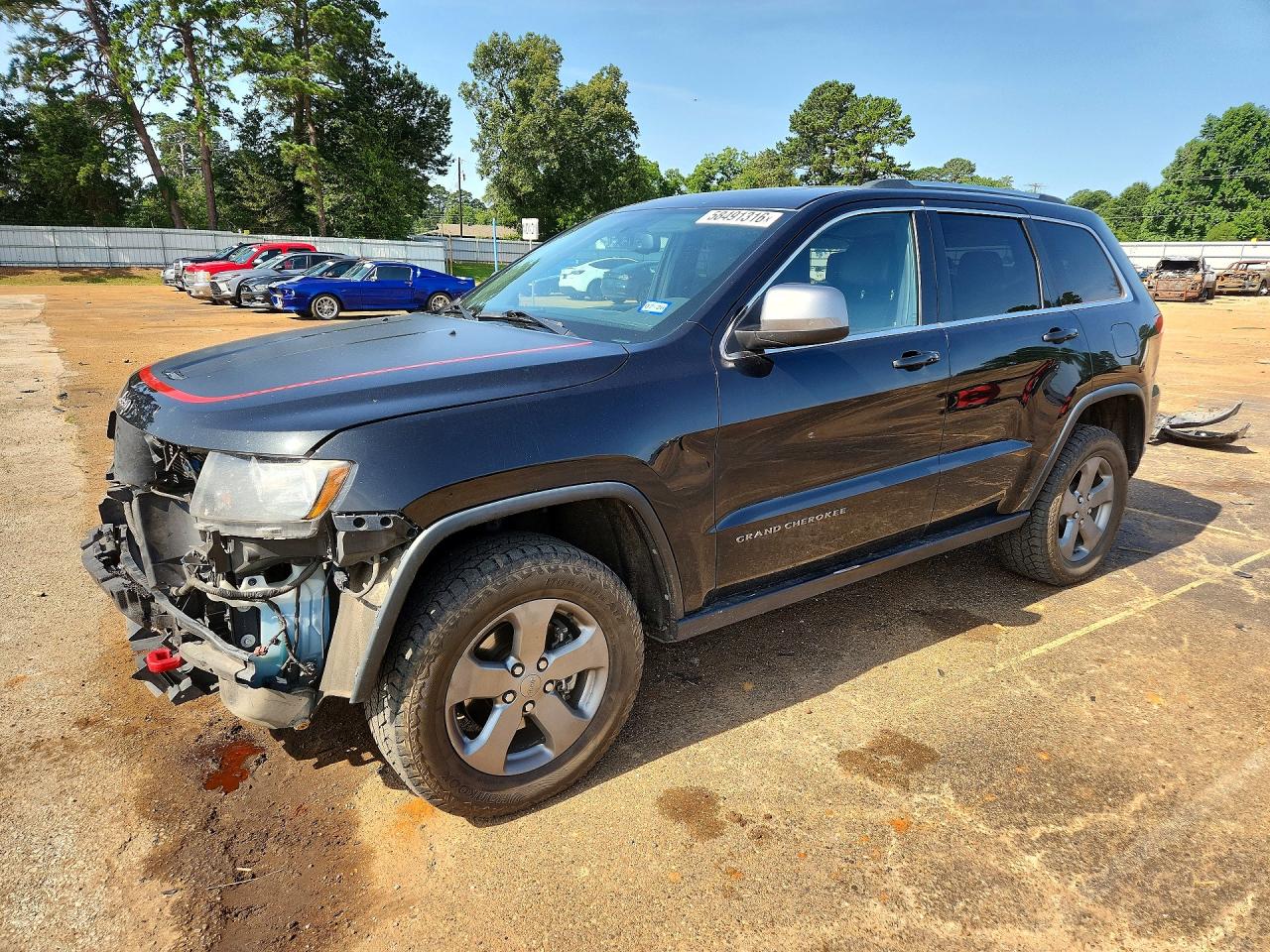 2013 Jeep Grand Cherokee Laredo Trailhawk, VIN 1C4RJFATXDC614896 — Front end