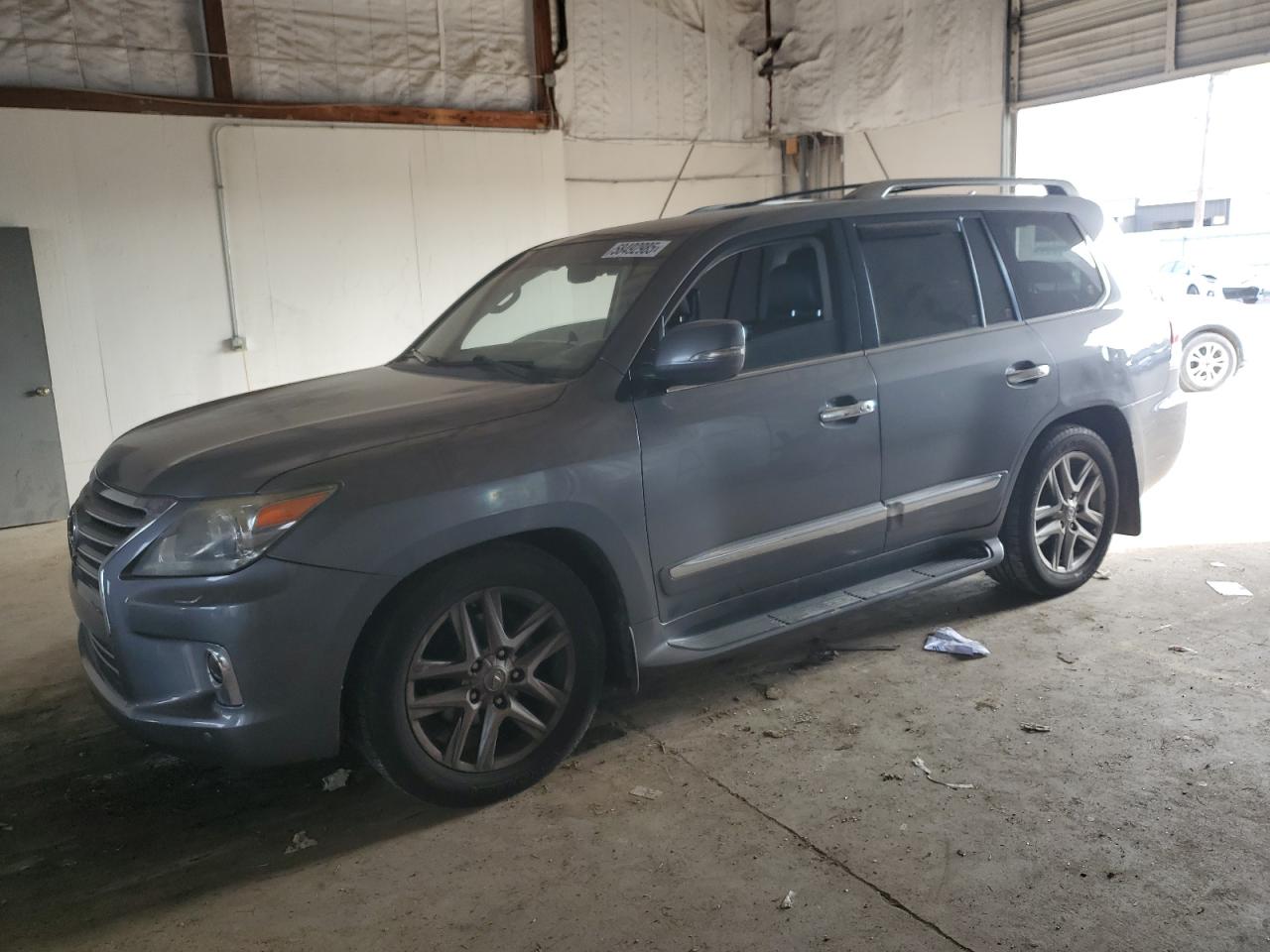 2013 Lexus LX 570, VIN JTJHY7AX5D4102048 — Minor dents and scratches