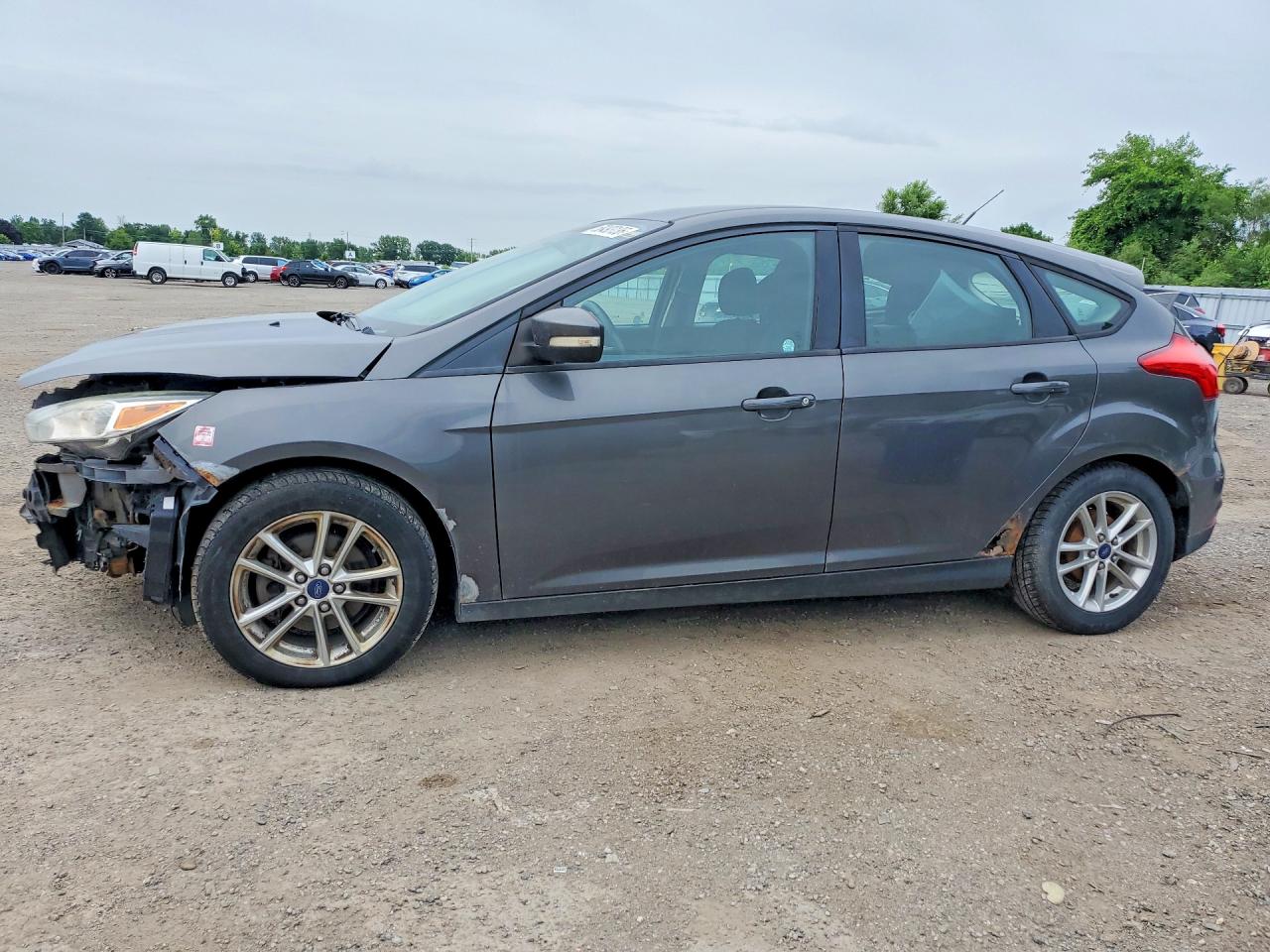 2015 Ford Focus SE, VIN 1FADP3K28FL351815 — Front end