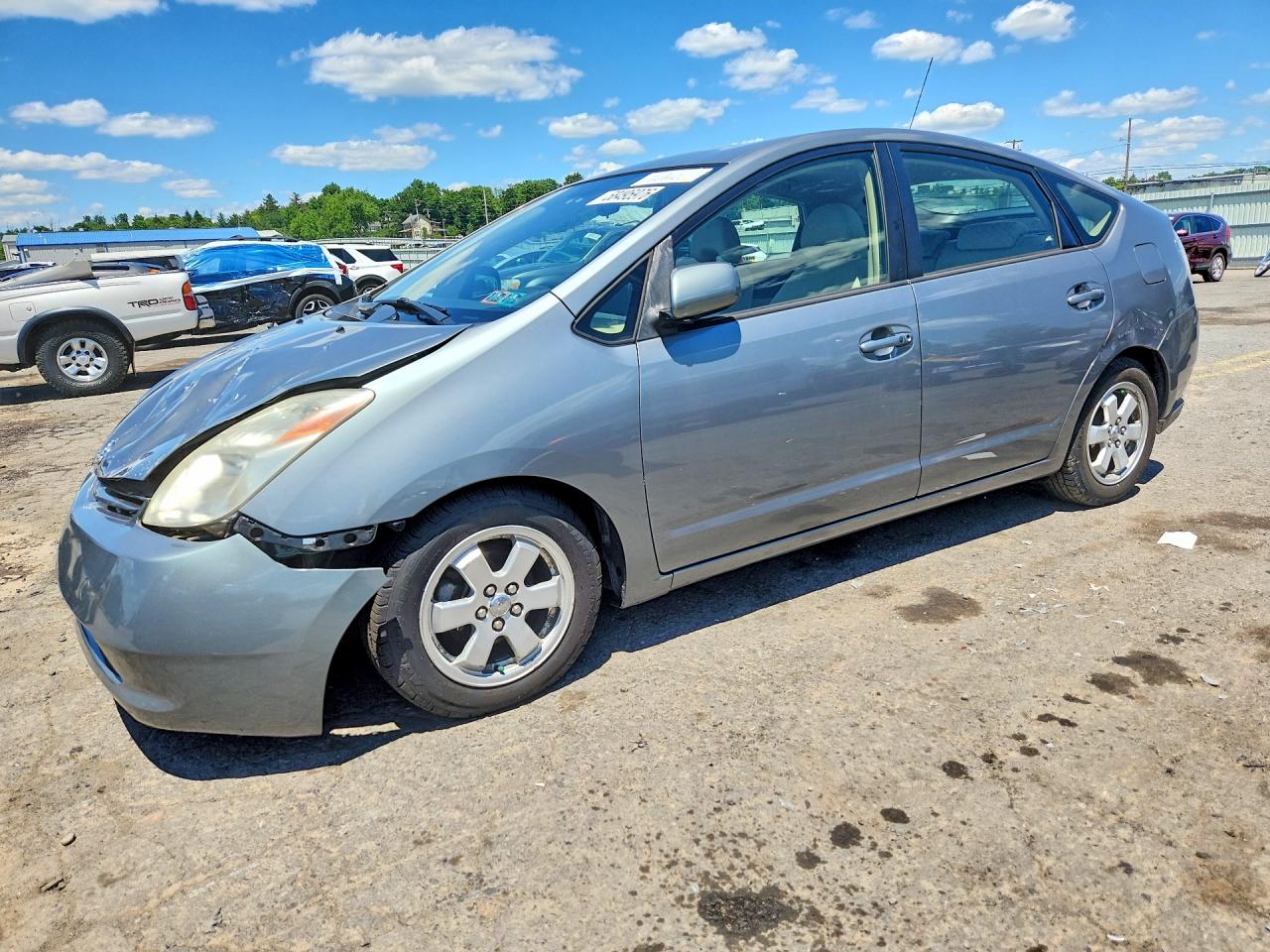 2005 Toyota Prius, VIN JTDKB20U353107907 — Front end