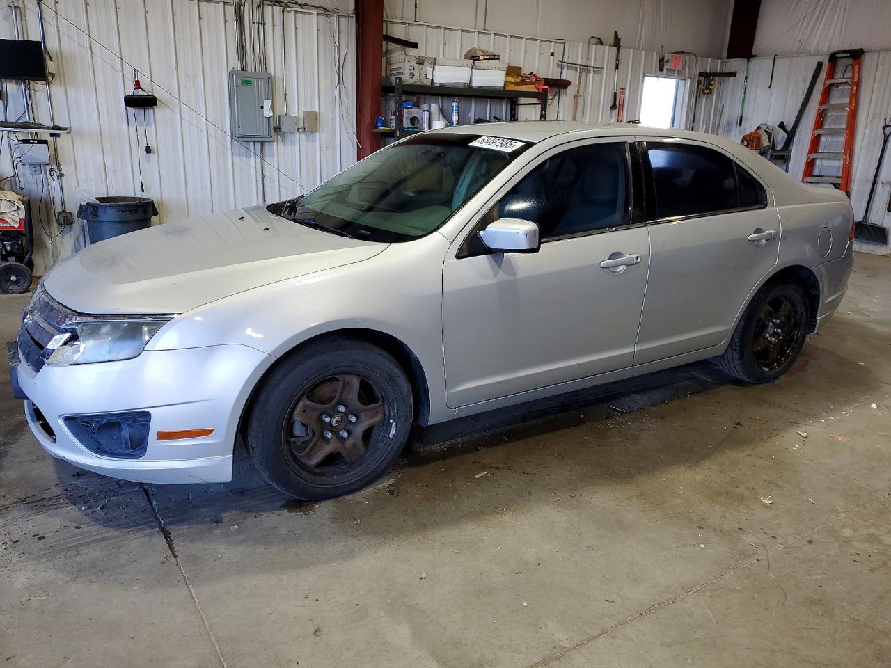 2010 Ford Fusion SE, VIN 3FAHP0HG1AR161142 — Бок