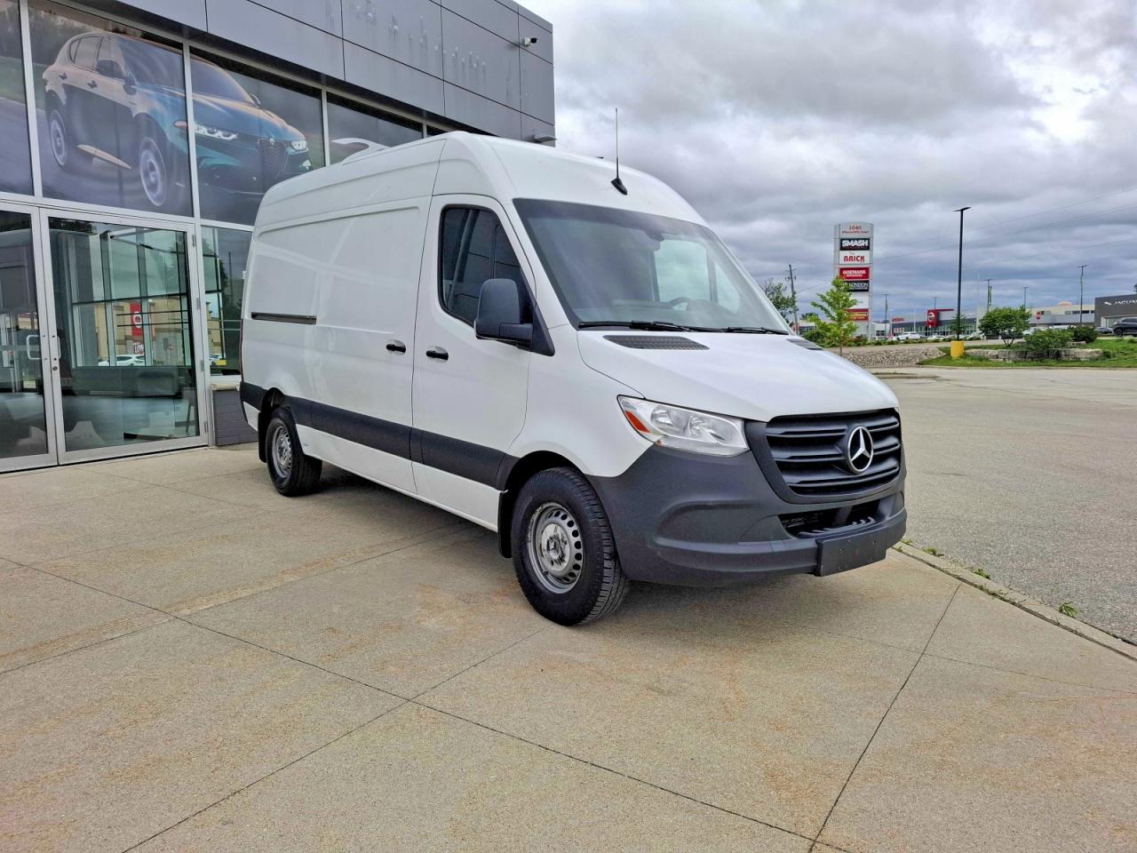 2021 Mercedes-Benz Sprinter Cargo, VIN W1Y4DBHY4MP333208 — Normal wear