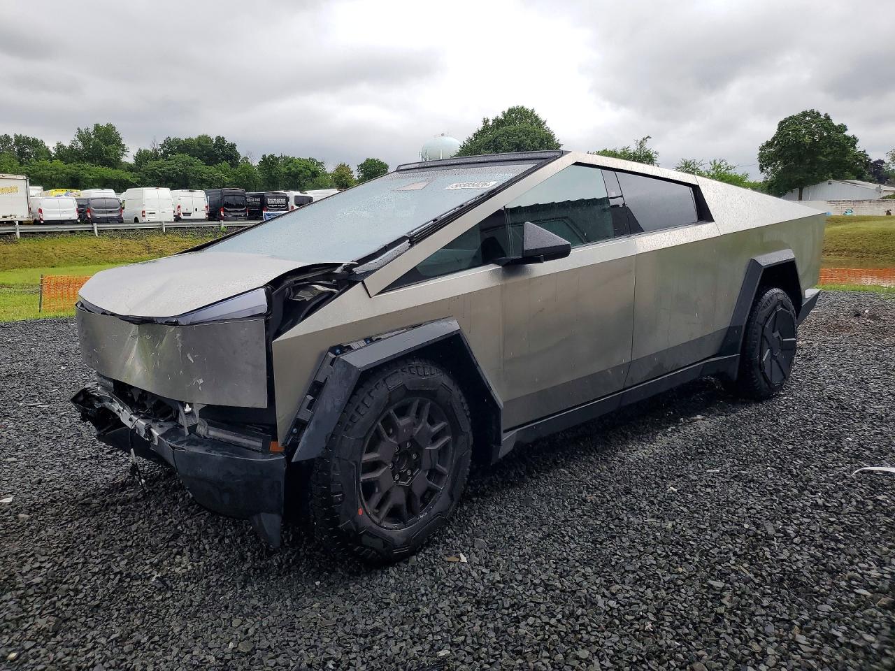 2024 Tesla Cybertruck Cyberbeast, VIN 7G2CEHEE9RA026770 — Front end