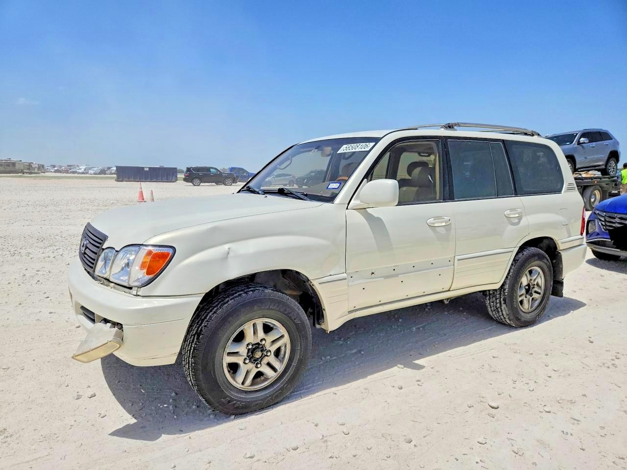 2001 Lexus LX 470, VIN JTJHT00W313502268 — Side