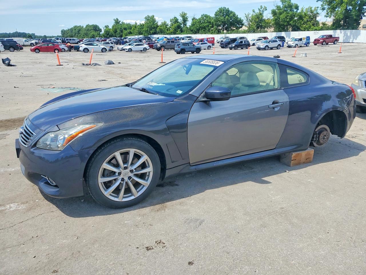 2014 Infiniti Q60, VIN JN1CV6EL5EM131948 — Side