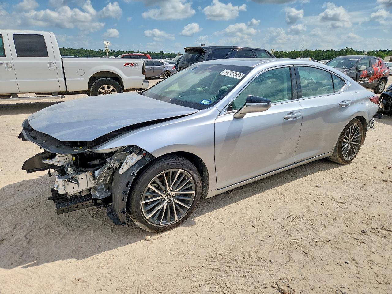 2025 Lexus ES 350, VIN 58ADZ1B16SU194147 — Front end