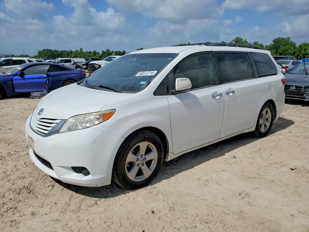 2017 Toyota Sienna LE, VIN 5TDKZ3DC8HS888364 — Rear end