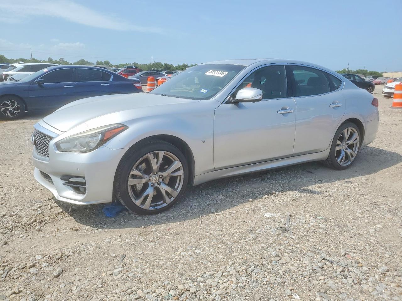 2015 Infiniti Q70, VIN JN1BY1AP5FM541990 — Minor dents and scratches