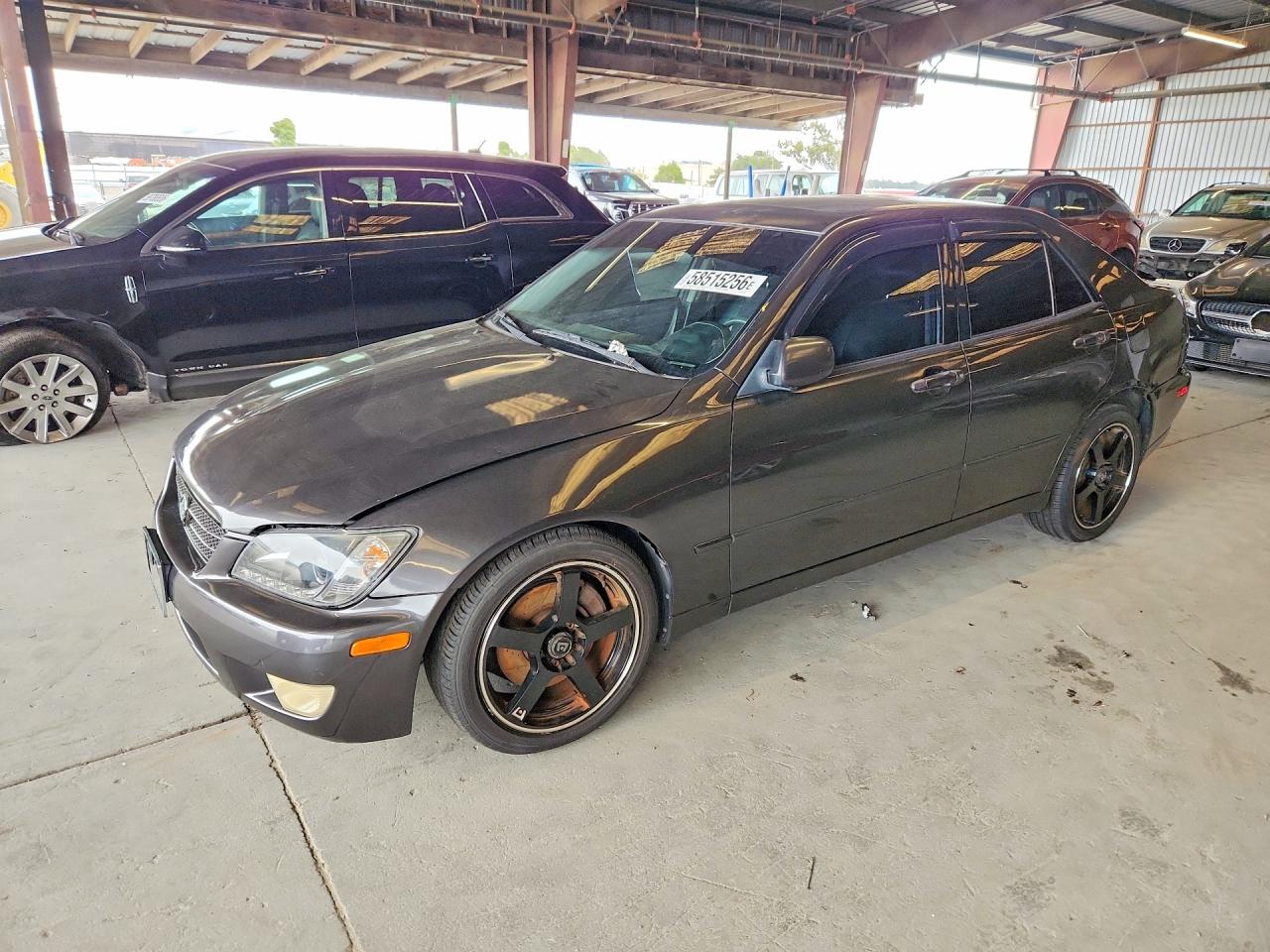 2001 Lexus IS 300/350, VIN JTHBD182X10017218 — Мелкие вмятины и царапины