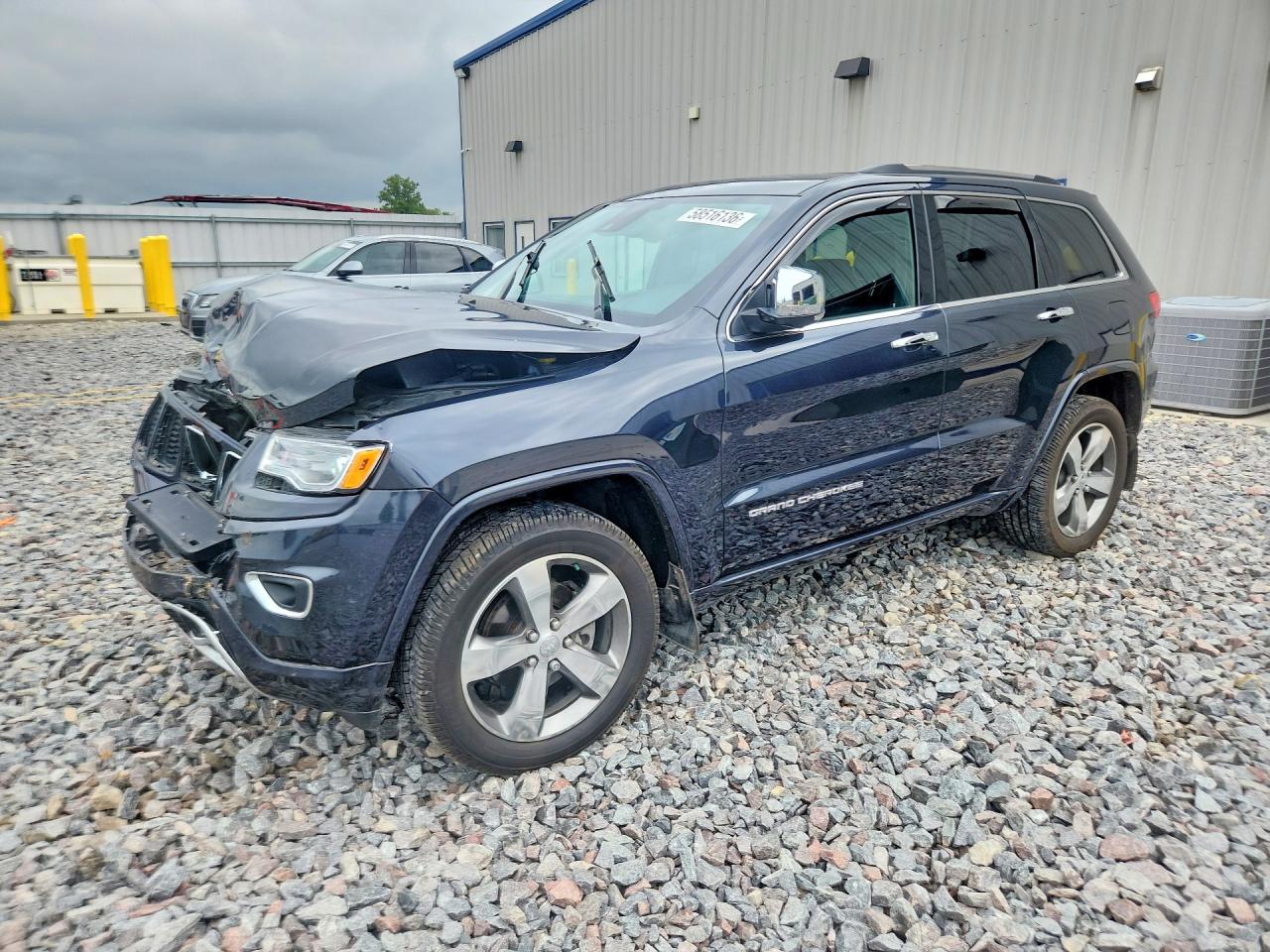 2016 Jeep Grand Cherokee Overland, VIN 1C4RJFCG2GC465291 — Front end