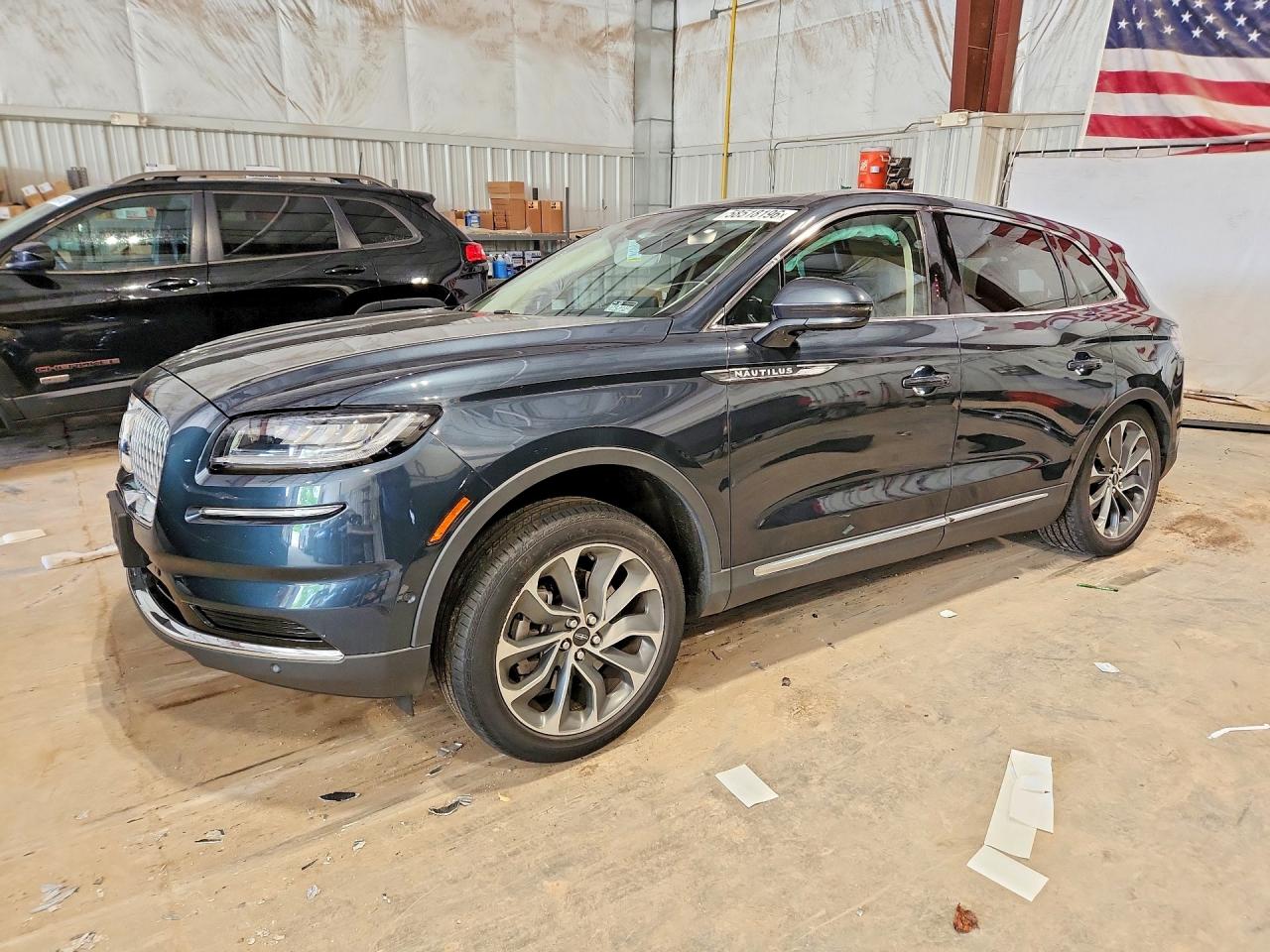 2022 Lincoln Nautilus Reserve, VIN 2LMPJ8K99NBL00440 — Rear end