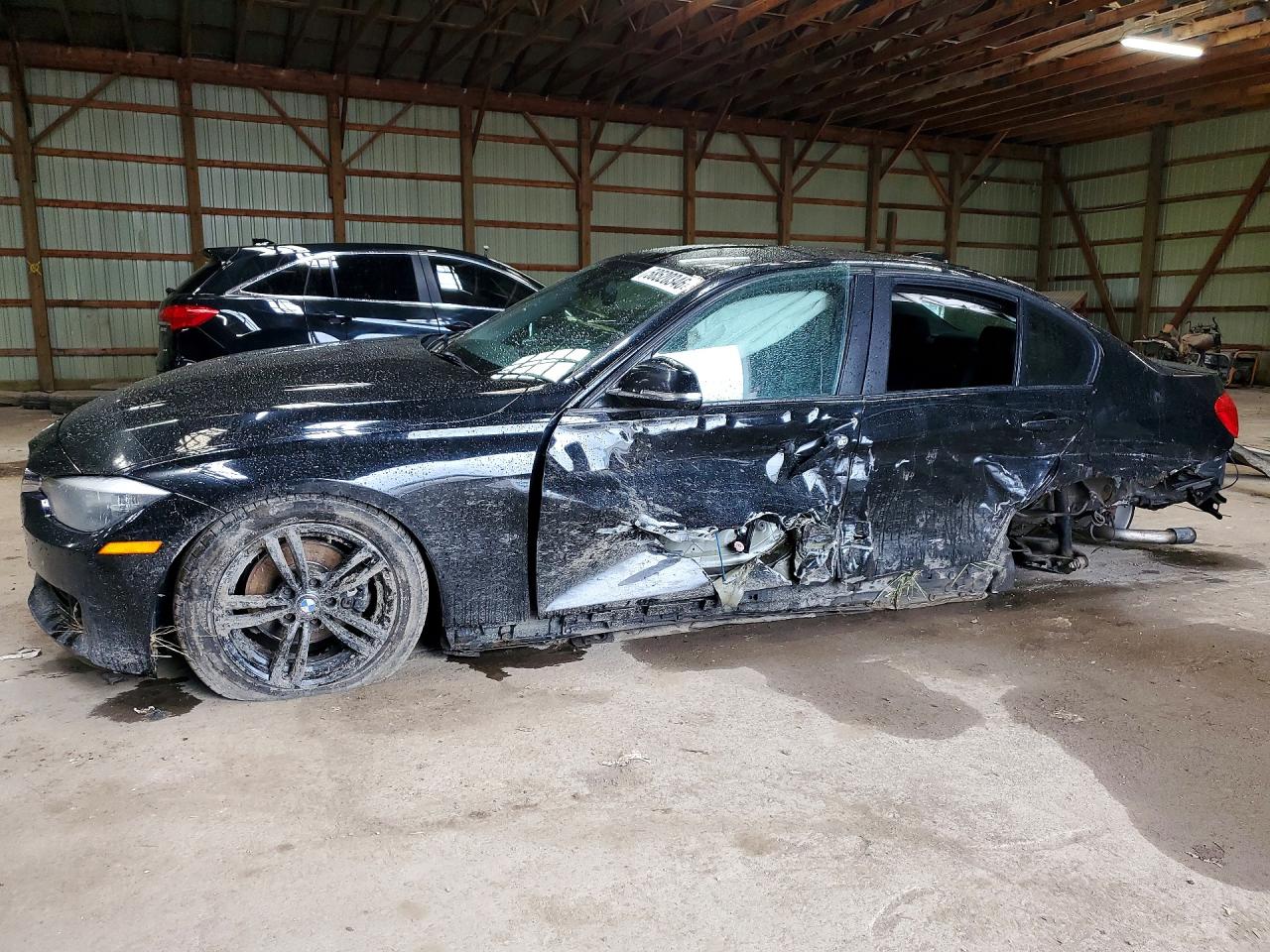 2013 BMW 3 Series 320i, VIN WBA3B1C56DF461403 — Rear end