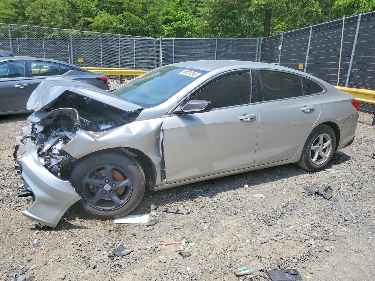 2018 Chevrolet Malibu LS, VIN 1G1ZB5ST2JF290352 — Front end
