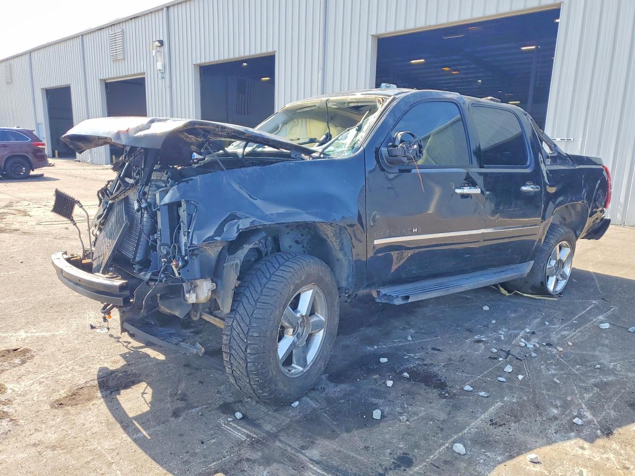 2013 Chevrolet Avalanche LTZ, VIN 3GNTKGE78DG264534 — Rollover