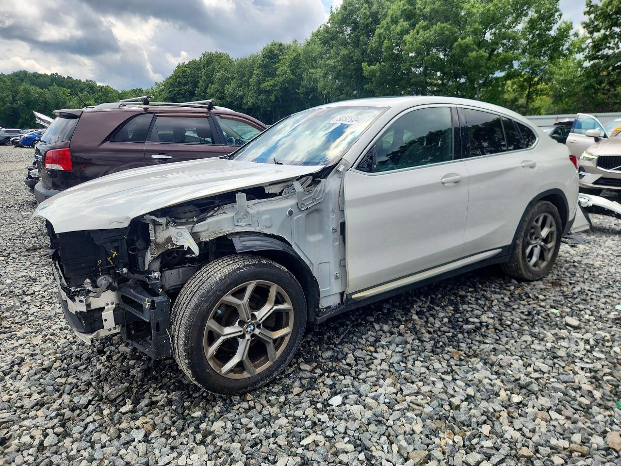 2020 BMW X4 xDrive30i, VIN 5UX2V1C09L9B67132 — Front end