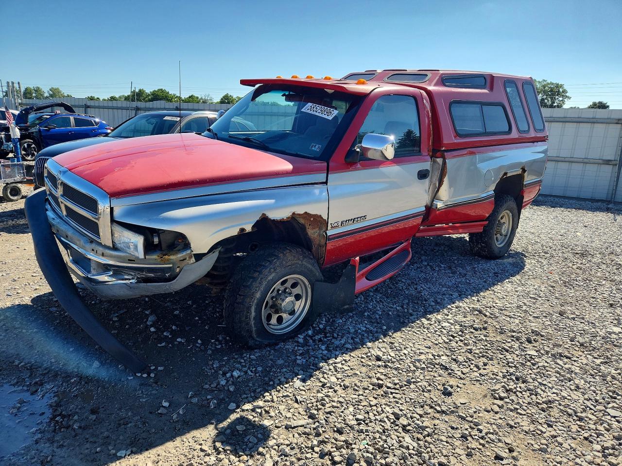 1995 Dodge 2500, VIN 1B7KF26W8SS232125 — Front end