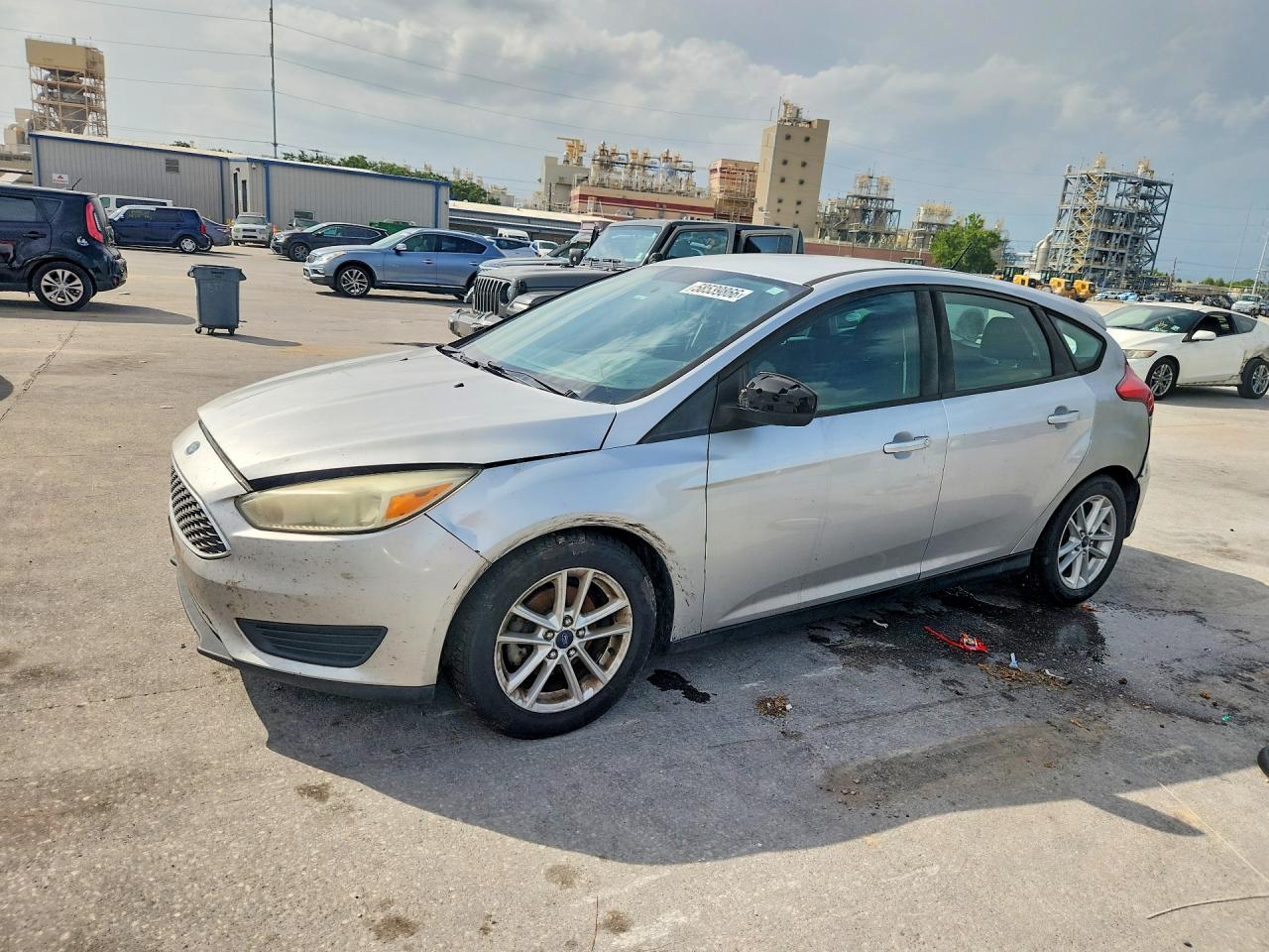 2015 Ford Focus SE, VIN 1FADP3K27FL222772 — Minor dents and scratches