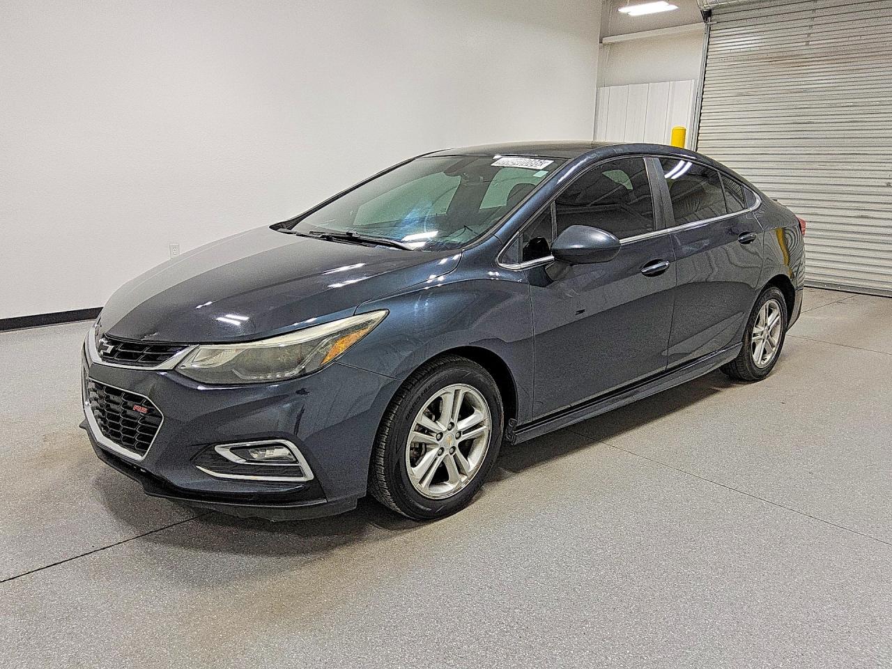 2018 Chevrolet Cruze LT, VIN 1G1BE5SM3J7229037 — Normal wear